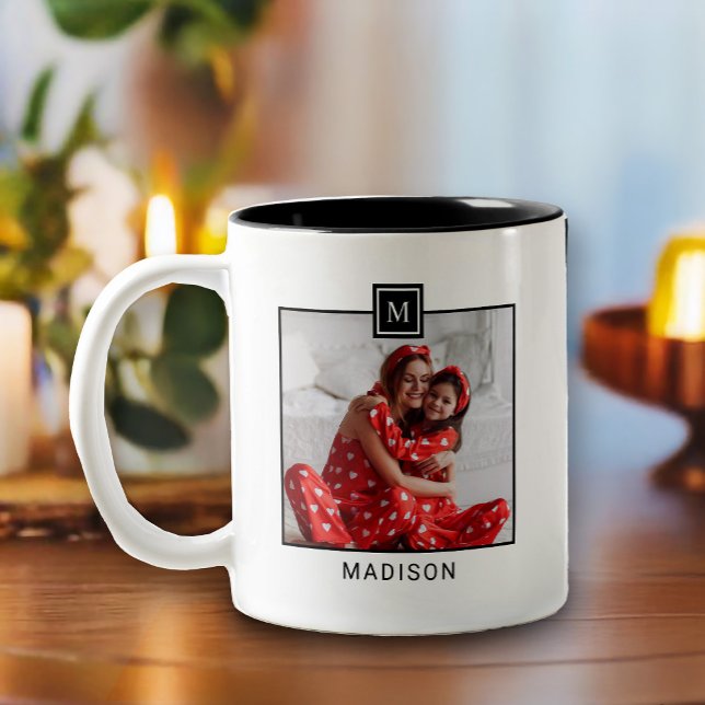 Tasse 2 Couleurs Photo Monogramme moderne (A perfect gift for holidays or birthdays. Surprise your loved one with a monogrammed mug)