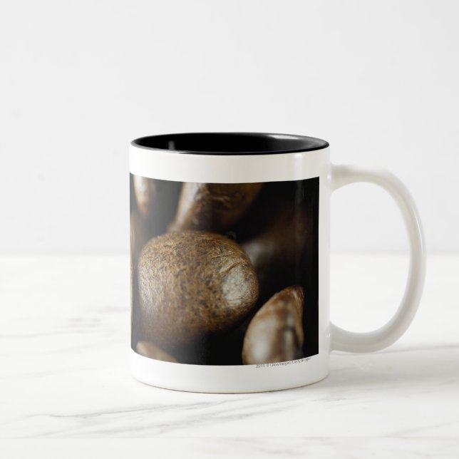 Tasse 2 Couleurs Plan rapproché des grains de café (Droit)