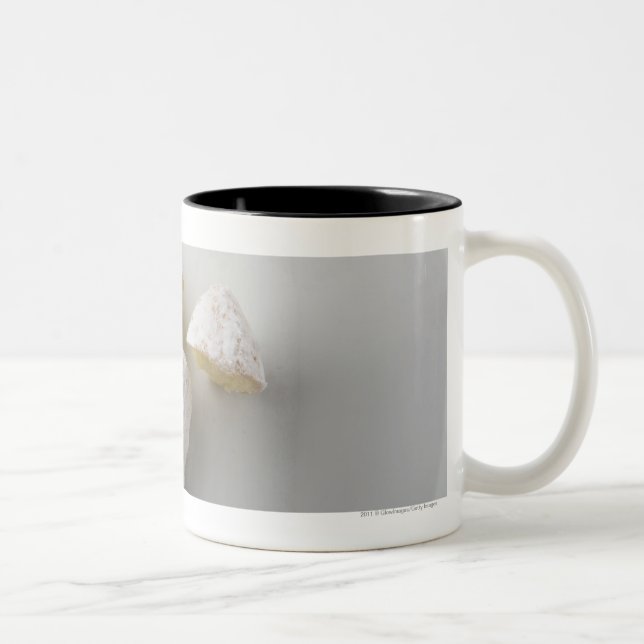 Tasse 2 Couleurs Plan rapproché d'un gâteau (Droit)