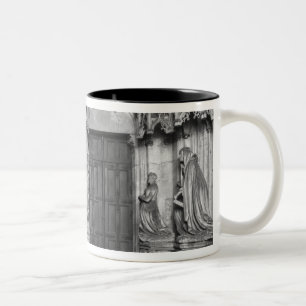 Tasse 2 Couleurs Portail avec un trumeau dépeignant la Vierge