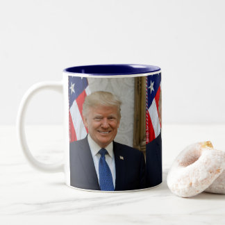 Tasse 2 Couleurs Portrait officiel de Donald Trump