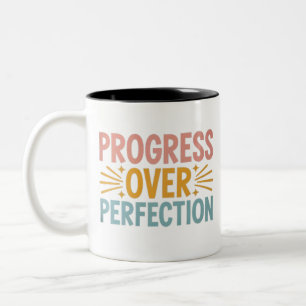 Tasse 2 Couleurs Progrès de l'enseignant plutôt que la perfection,