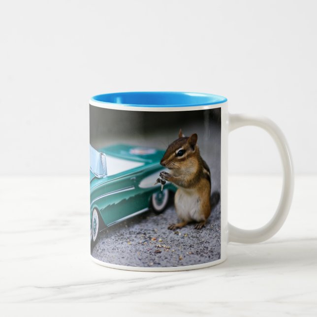 Tasse 2 Couleurs Punk de tamia - "elle conduit comme un animal ! " (Droit)