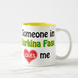 Tasse 2 Couleurs Quelqu'un au Burkina Faso m'aime