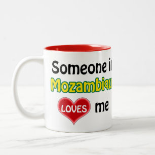 Tasse 2 Couleurs Quelqu'un au Mozambique m'aime