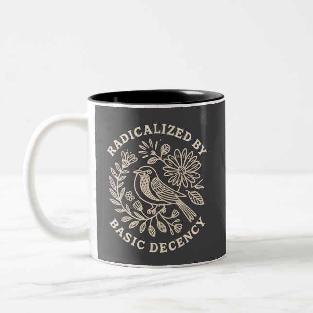 Tasse 2 Couleurs Radicalisé par la décence élémentaire Protestation (Gauche)