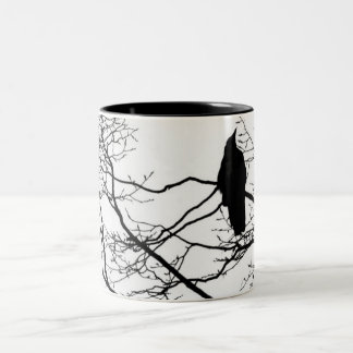 Tasse 2 Couleurs Raven gothique dans un arbre