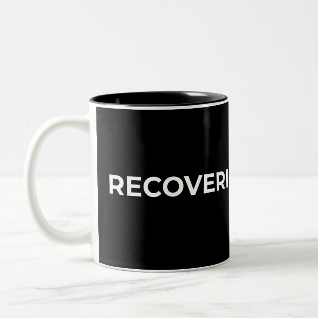 Tasse 2 Couleurs Recovering Optimist Minimalist Typographic Black  (Gauche)