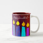 Tasse 2 Couleurs Red Menorah bougies Happy Hanoukka Script Bold<br><div class="desc">"Bonne Hanoukka." Voici un moyen facile de se mettre dans l’ambiance des vacances chaque matin. Ajoutez un éclat supplémentaire à votre journée chaque fois que vous vous détendez avec votre boisson préférée dans cette tasse de café Hanoukka colorée et personnalisée. Illustration ludique et artistique de bougies bleues à la menorah...</div>