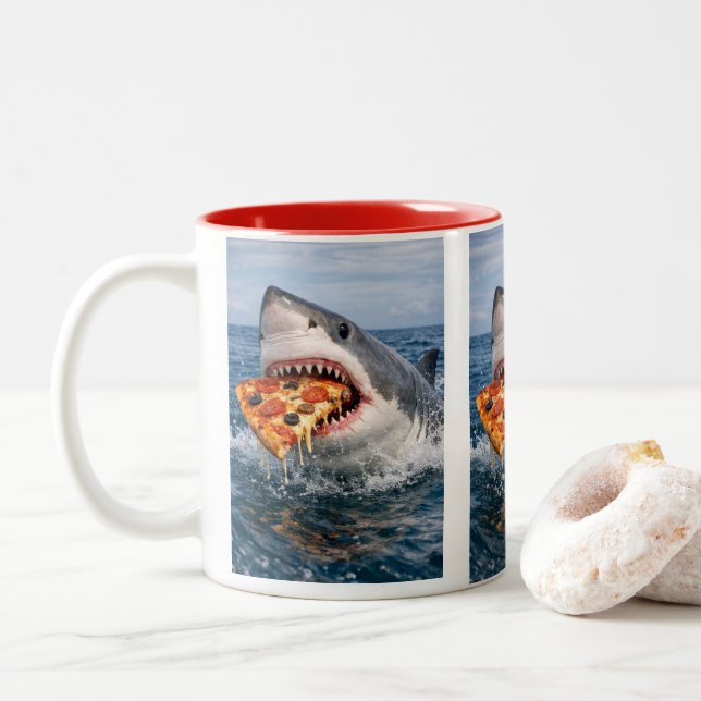 Tasse 2 Couleurs requin mord une pizza (Avec donut)