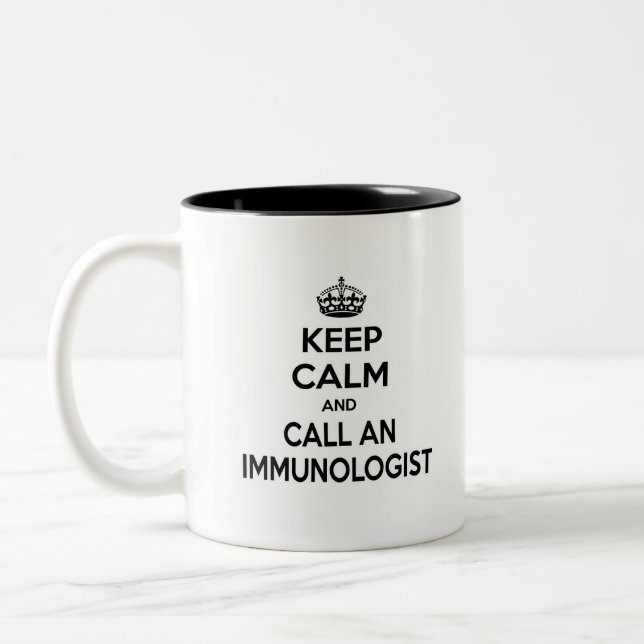Tasse 2 Couleurs Restez calme et appelez un immunologue (Gauche)