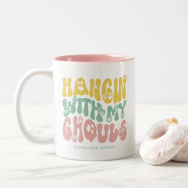 Tasse 2 Couleurs Retro Cute Halloween pendre avec mes Ghouls | Rose (Avec donut)