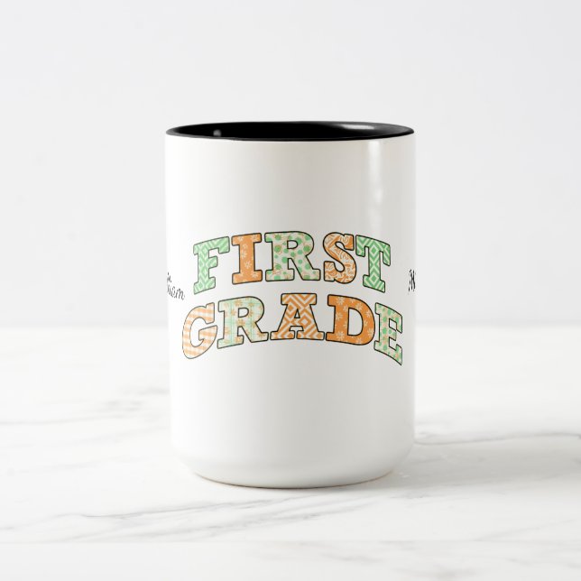 Tasse 2 Couleurs Retro First Grade Back to School Typography (Centre)