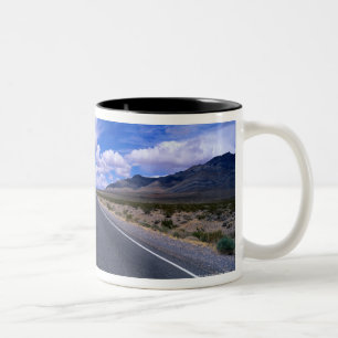 Tasse 2 Couleurs Route par Death Valley, la Californie