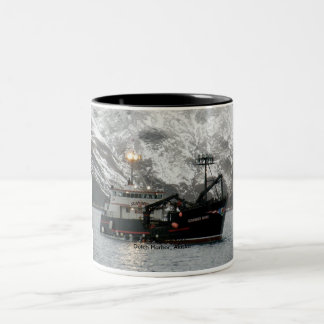 Tasse 2 Couleurs Scandies s'est levé, bateau de crabe dans le port