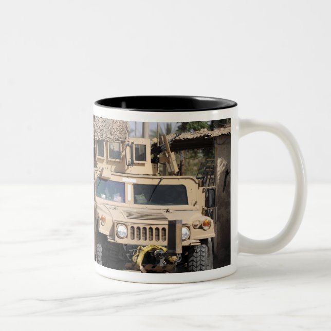 Tasse 2 Couleurs Sécurité de Humvee pendant une patrouille (Droit)