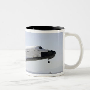 Tasse 2 Couleurs Space Shuttle Atlantis se prépare pour l'atterriss