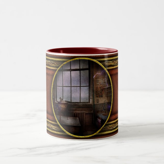 Tasse 2 Couleurs Steampunk - Le Scientifique Fou (Centre)