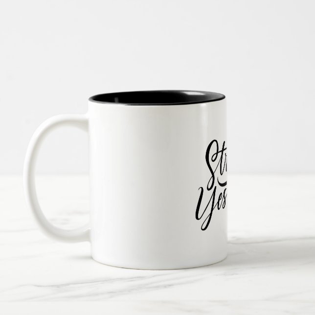 Tasse 2 Couleurs stronger then yesterday  (Gauche)