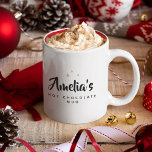 Tasse 2 Couleurs Sweet Moderne Nom Personnalisé Script Hot Chocolat<br><div class="desc">Sweet Modern Custom Name Script Hot Chocolate Mug avec de jolies étoiles d'or et l'illustration de l'épinette sur le dos.</div>