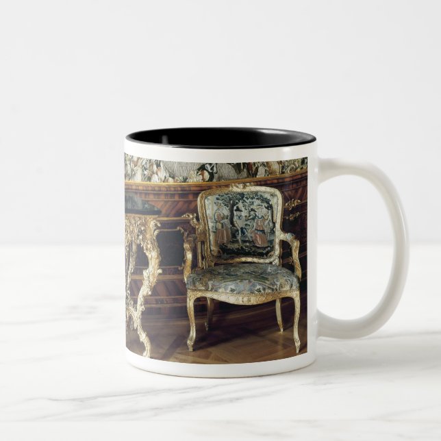 Tasse 2 Couleurs Table de console et deux fauteuils, 1745 (Droit)