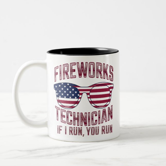 Tasse 2 Couleurs Technicien en Firework 4 juillet Drôle Usa (Gauche)