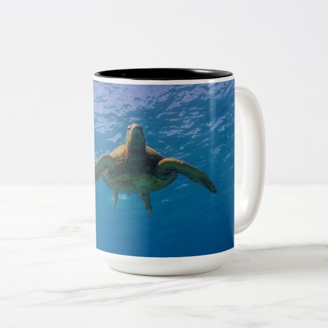 Tasse 2 Couleurs Tortue mouchetée de la mer verte hawaïenne (Devant droit)