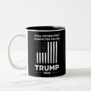 Tasse 2 Couleurs Toujours votant pour le criminel condamné Trump 20
