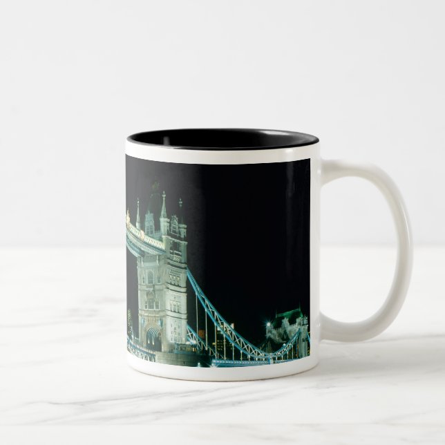 Tasse 2 Couleurs Tower Bridge la nuit, Londres, Angleterre (Droit)