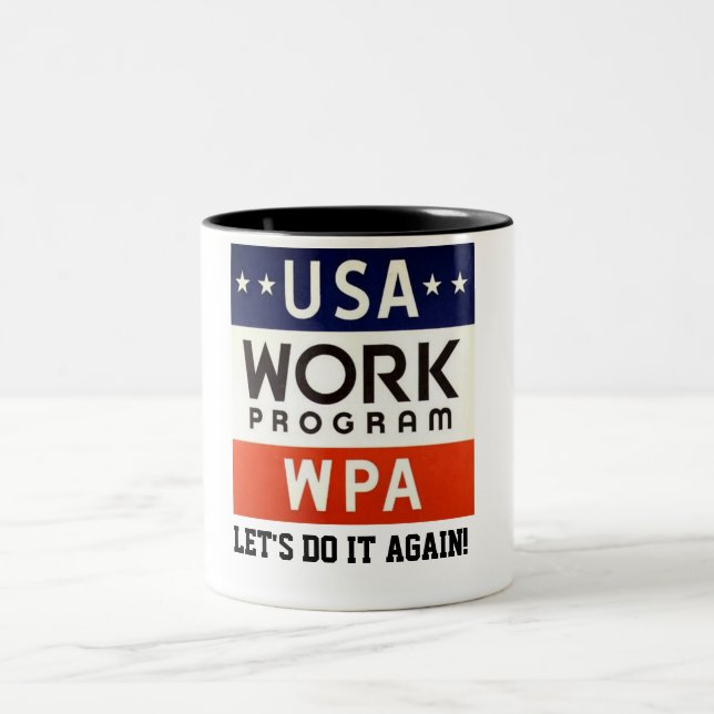Tasse 2 Couleurs Travaux Progrerss Admin de WPA. LAISSEZ LES USA (Centre)