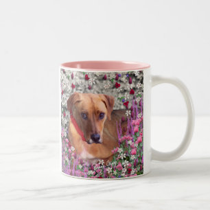 Tasse 2 Couleurs Trista le chien de délivrance en fleurs