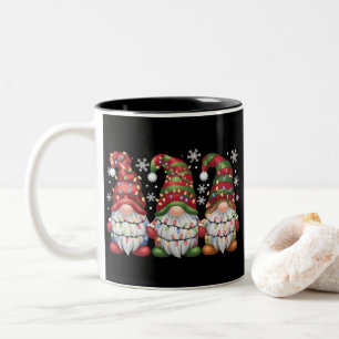 Tasse 2 Couleurs Trois Gnomes Buffalo à carreaux rouges de Noël
