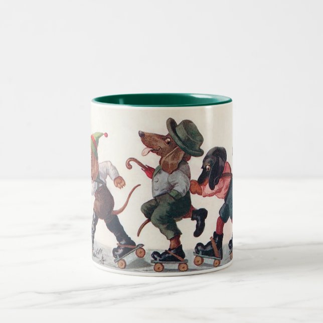 Tasse 2 Couleurs Trois teckels de patinage - un chien (Centre)