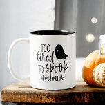 Tasse 2 Couleurs Trop Fatigué Pour Parler La Vie De Maman Drôle Hal<br><div class="desc">Venez vous amuser pendant la saison éffrayante en utilisant notre "Trop fatigué pour parler, Maman Vie" Funny Halloween à deux tons de café Mug! Cette charmant tasse présente un design noir et blanc épuré avec une phrase humoristique en typographie ludique, parfait pour les mamans occupées qui ont besoin d'un peu...</div>