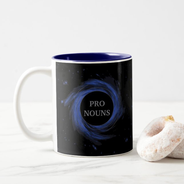 Tasse 2 Couleurs Trou noir personnalisable Gendervoid Pronounes (Avec donut)