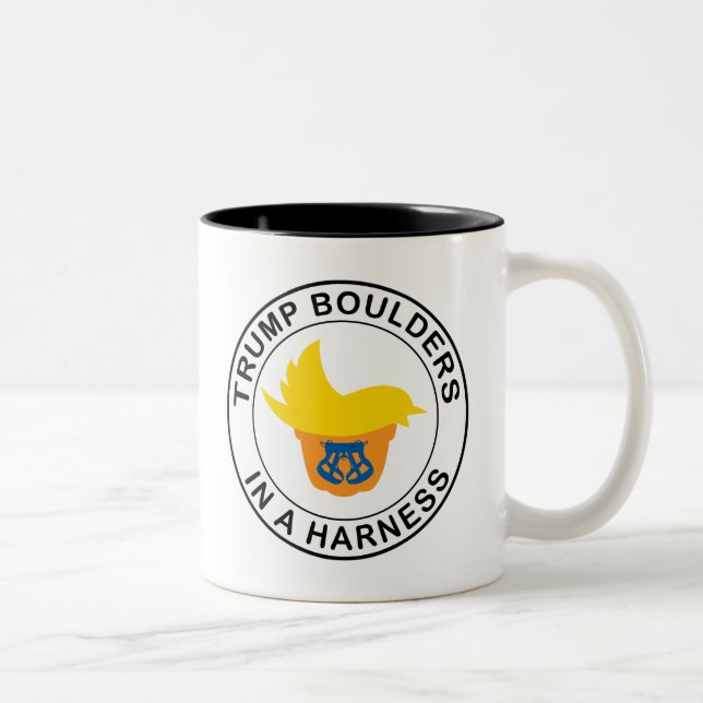 Tasse 2 Couleurs Trump Boulders Dans Un Harcèlement (Droit)