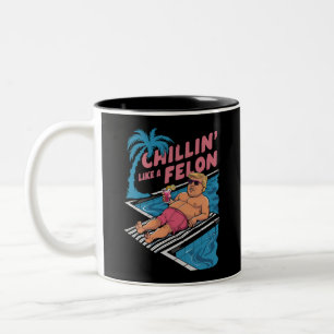 Tasse 2 Couleurs Trump drôle en train de se détendre comme un crimi