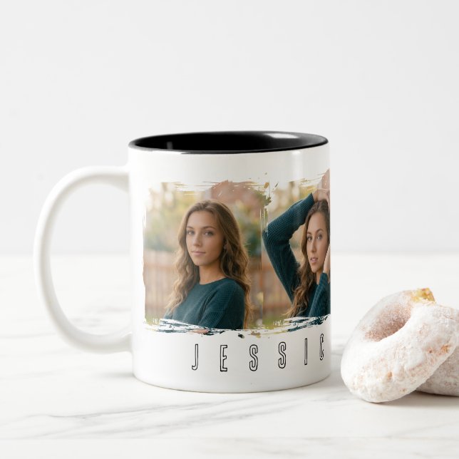 Tasse 2 Couleurs Typographie collage de jeune fille (Avec donut)
