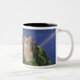 Tasse 2 Couleurs Un arc-en-ciel frappe le château médiéval de Du