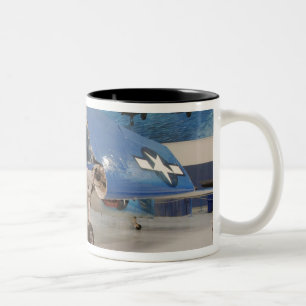 Tasse 2 Couleurs Un avion de chasse F-6F Hellcat de la Seconde Guer