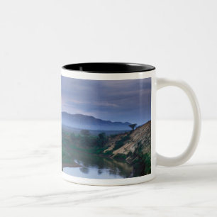 Tasse 2 Couleurs Un matin orageux, avec des nuages menaçants