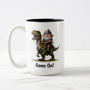 Tasse 2 Couleurs Un petit guerrier gnome posant avec son dragon