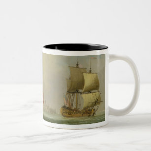Tasse 2 Couleurs Un sloop anglais et une frégate dans une brise