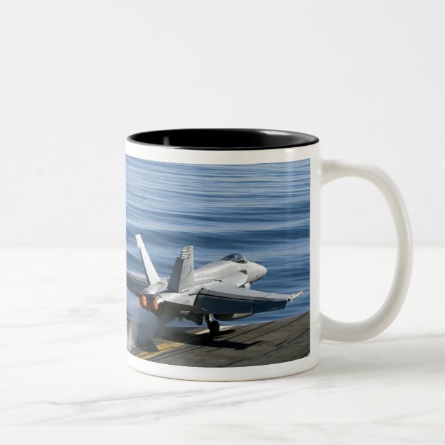 Tasse 2 Couleurs Un Super Hornet F/A-18E (Droit)
