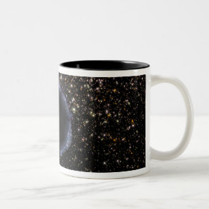 Tasse 2 Couleurs Un trou noir dans une grappe globale