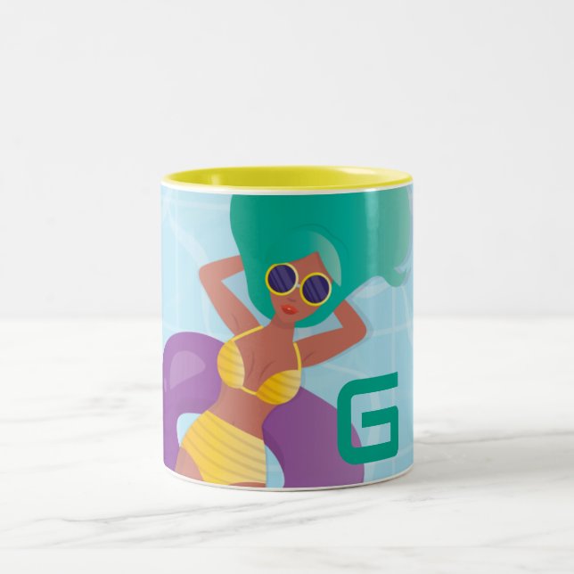 Tasse 2 Couleurs Une femme noire dans la piscine, votre première (Centre)