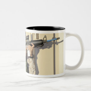 Tasse 2 Couleurs Une infanterie surveillent des objectifs son arme