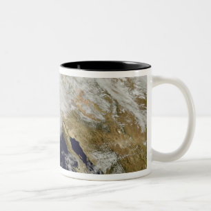 Tasse 2 Couleurs Une série de tempêtes fortes avec les vents
