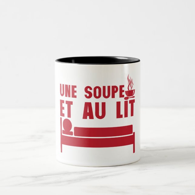 Tasse 2 Couleurs une soupe et au lit expression citation (Centre)