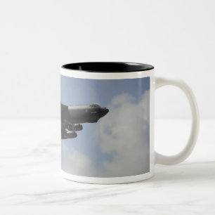 Tasse 2 Couleurs Une Stratoforteresse B-52 de l'US Air Force en vol
